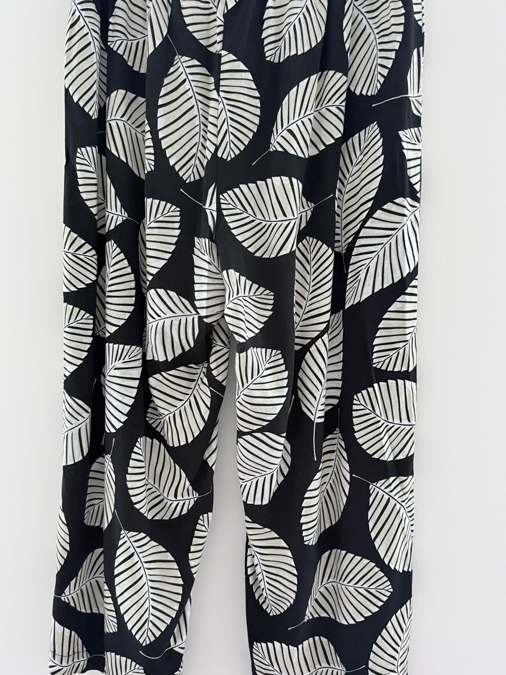 Philosophy Resort Style Wide-Leg Pants with White Leaf Motif - Picture 2 of 2